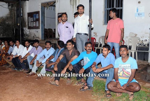 Cops, public protest against Circle Inspector  Pramod’s alleged suspension 1